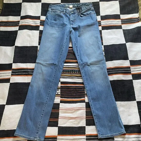 NWT Eddie Bauer Stay Shape Slightly Curvy Straight Denim Jeans. Size 8. - Picture 2 of 12